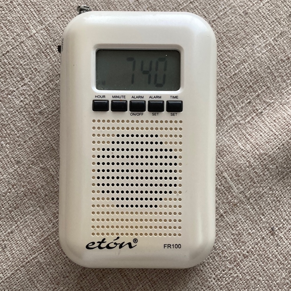 Eton Blackout Buddy FR100 Plug-in Radio Light Clock Emergency Tool